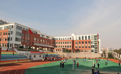 耀中國際學(xué)校操場.jpg